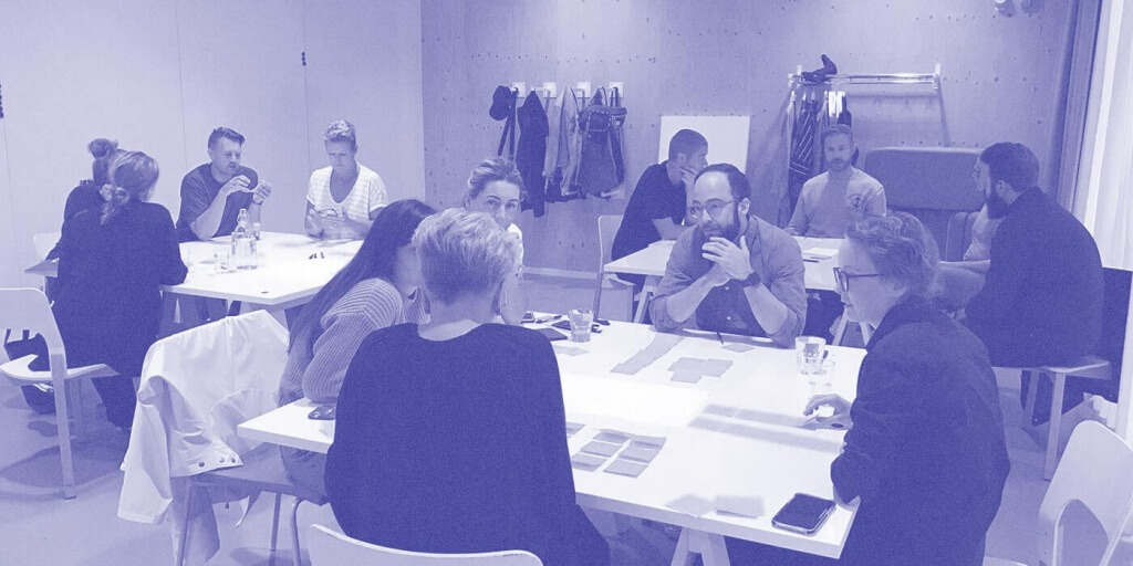 Creative workshop at a table.