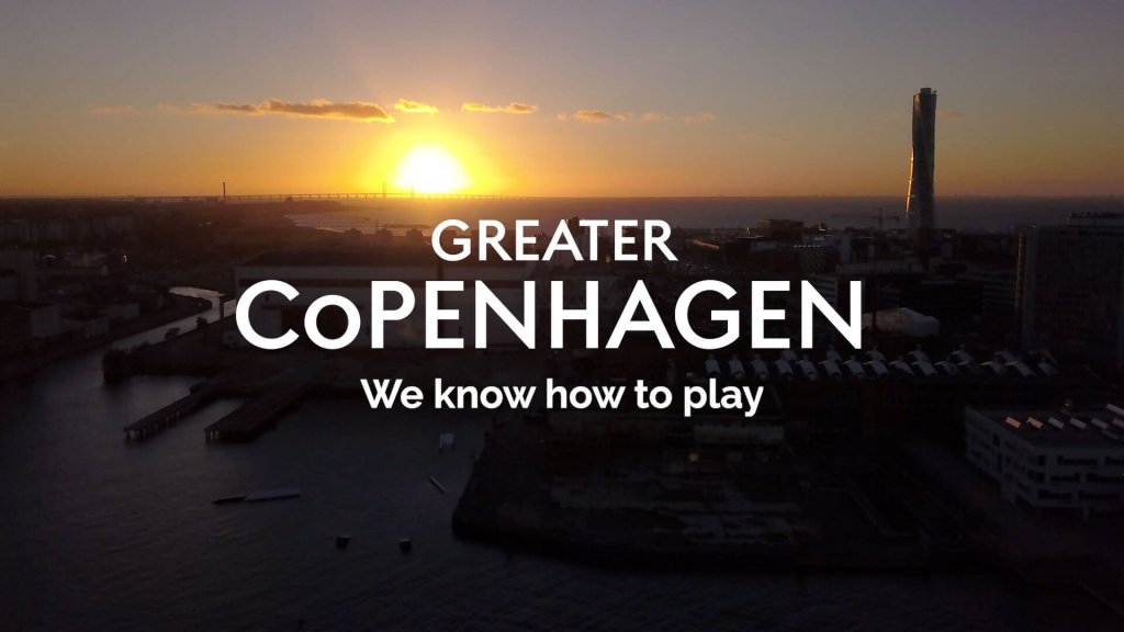 Sunset over Västra hamnen and Turning Torso in backlight.