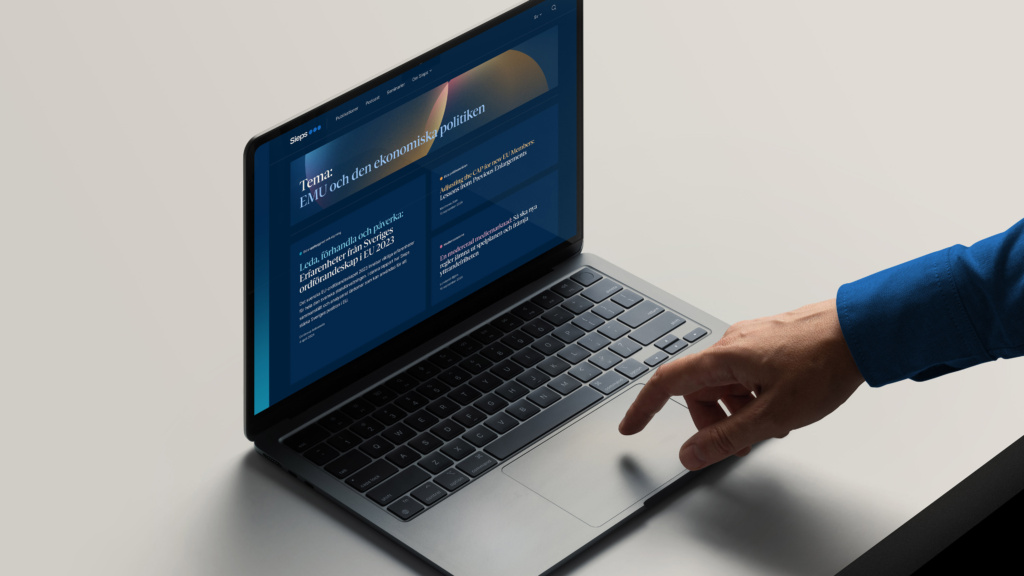 hand pointing on a computer