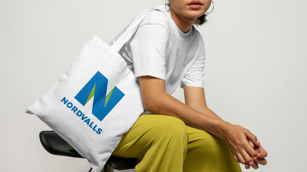 girl with a branded tote bag