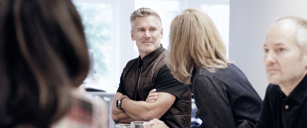 4 kollegor som diskuterar inbound marketing på ett möte